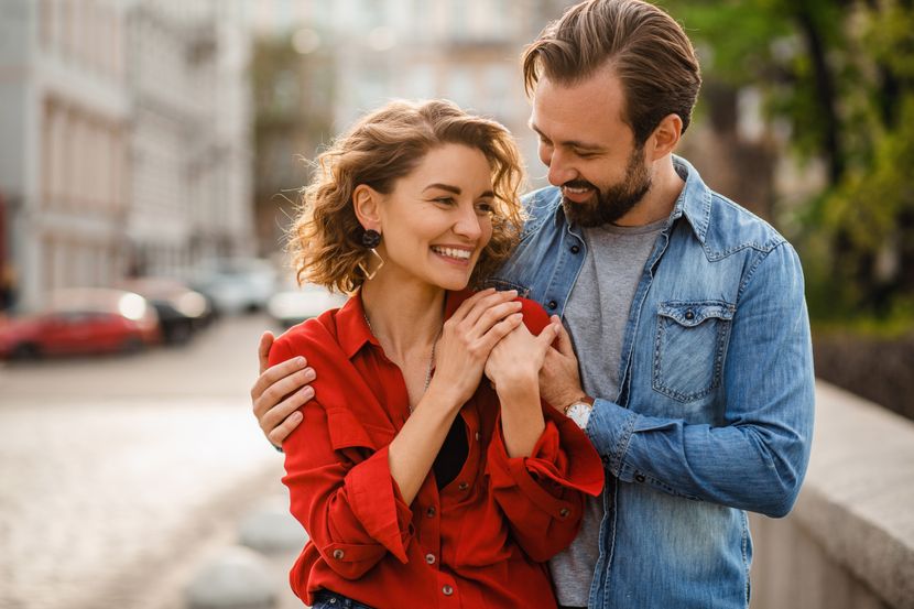 stylish-couple-love-sitting-street-romantic-trip-830x0