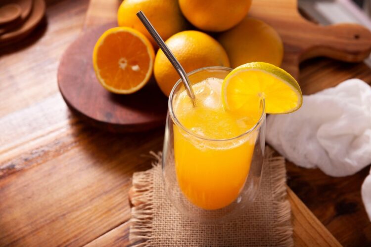 Refreshing homemade orangeade, a natural hydrating drink made from orange juice, very popular in several countries, ideal to drink in hot summers.