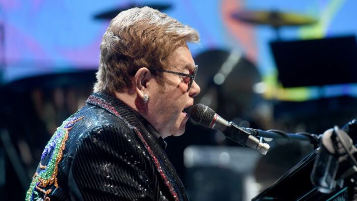 elton-john-206577-725x408