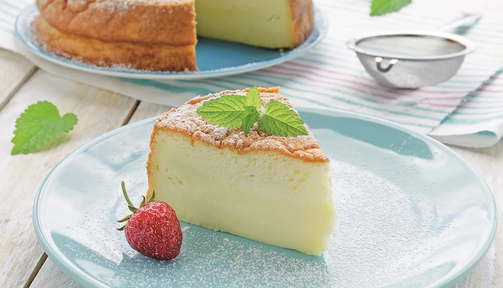 70008_pamuk-kolac-stock-photo-japanese-cheesecake-decorated-with-mint-icing-sugar-and-strawberry-smanjena-196729529_f