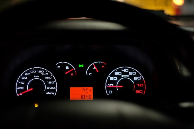 1724742820-car-dashboard-2667434_1920-750x500