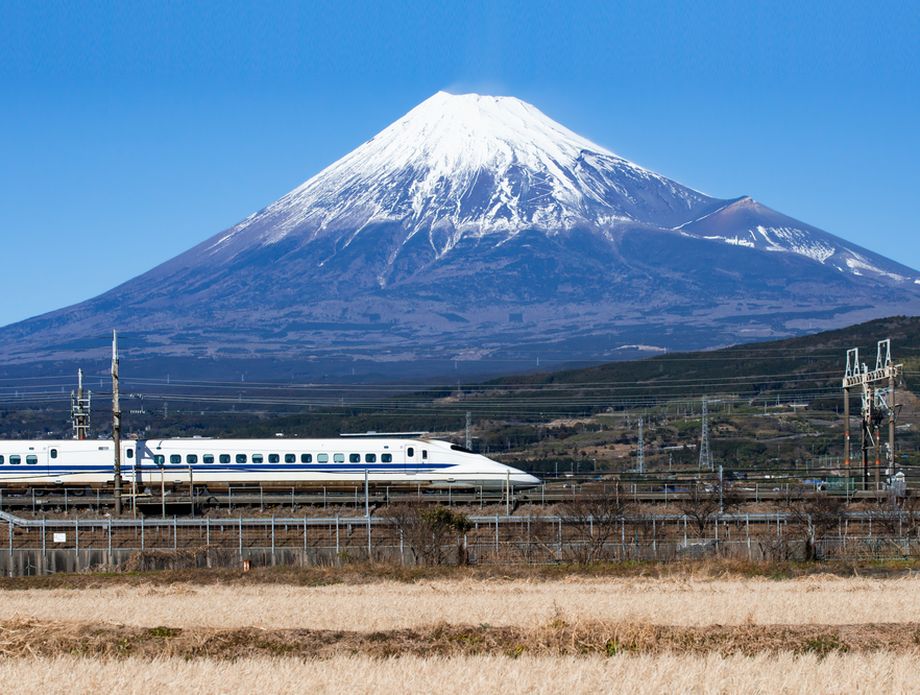 62929153-shinkansen.jpg