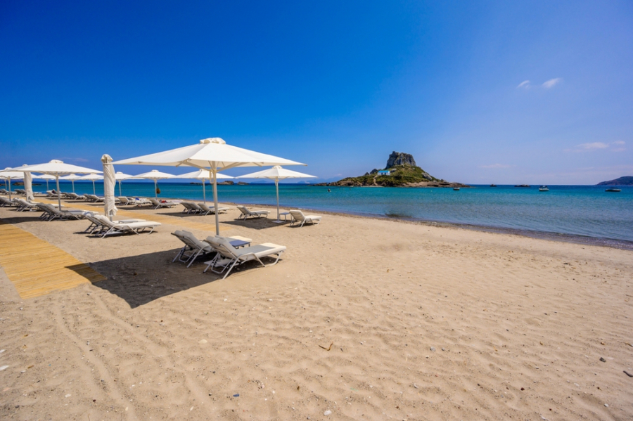 1036383_shutterstock-2315605209_iff