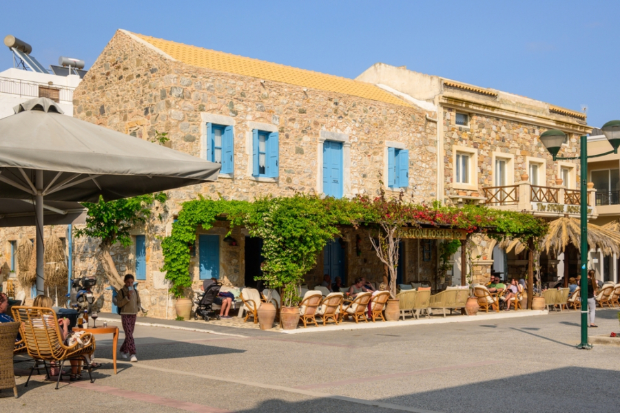 1036390_shutterstock-2444357035_iff