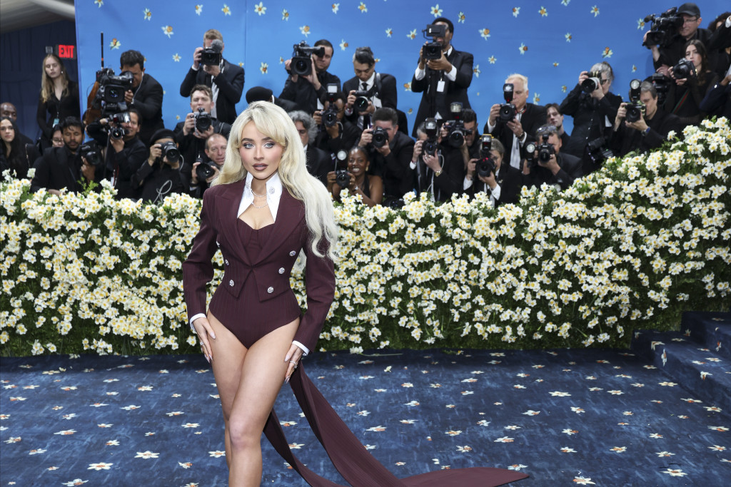 122618_sabrina07-epa-justin-lane_orig 122618_sabrina07-epa-justin-lane_orig