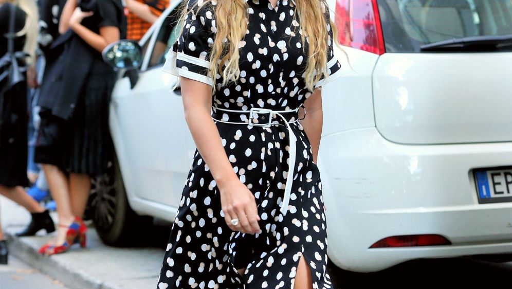 63072010-haljina-s-tockastim-uzorkom-u-street-style-izdanju-s-tjedna-mode.jpg