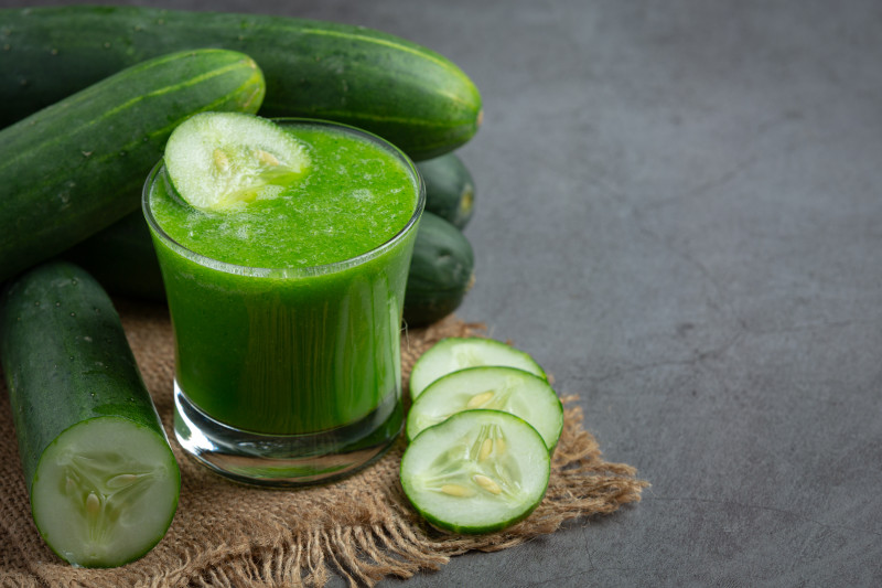 glass-fresh-cucumber-juice-dark-background glass-fresh-cucumber-juice-dark-background