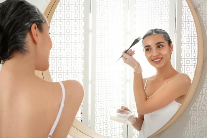 Боењето на косата може да го зголеми ризикот од рак и хормонални промени