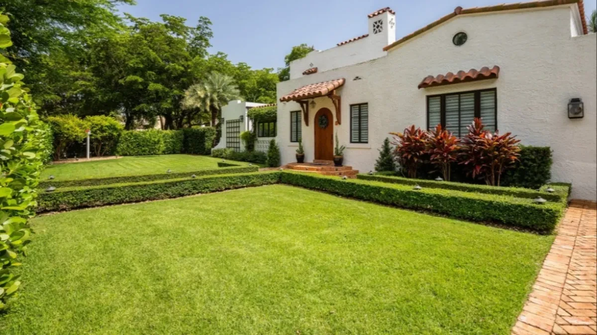 116104_trava-shutterstock-2417030201_f