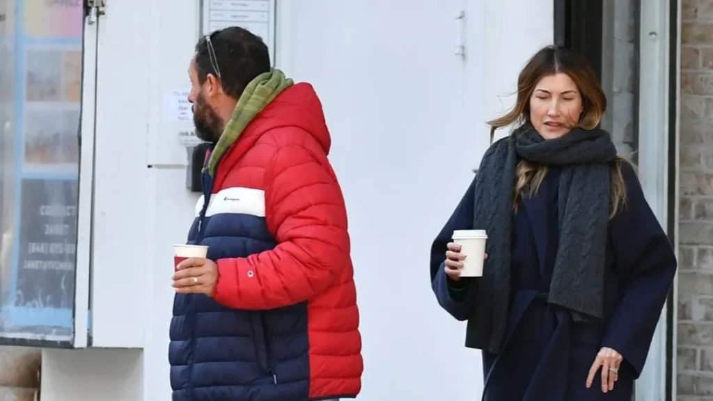 Богат човек кој пазарува на бувљак пазар: Актерот патува со велосипед и не троши пари, а сепак има милиони!