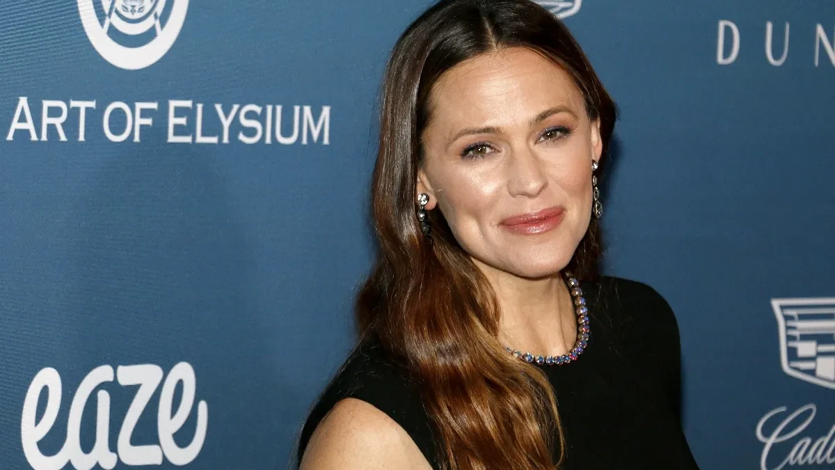 dzenifer-garner-shutterstock_1275697462