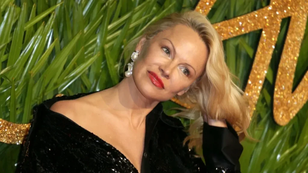 Се мажела и се развела 6 пати! Сега е во врска со актерот кој ја исклучил жената од телефонот