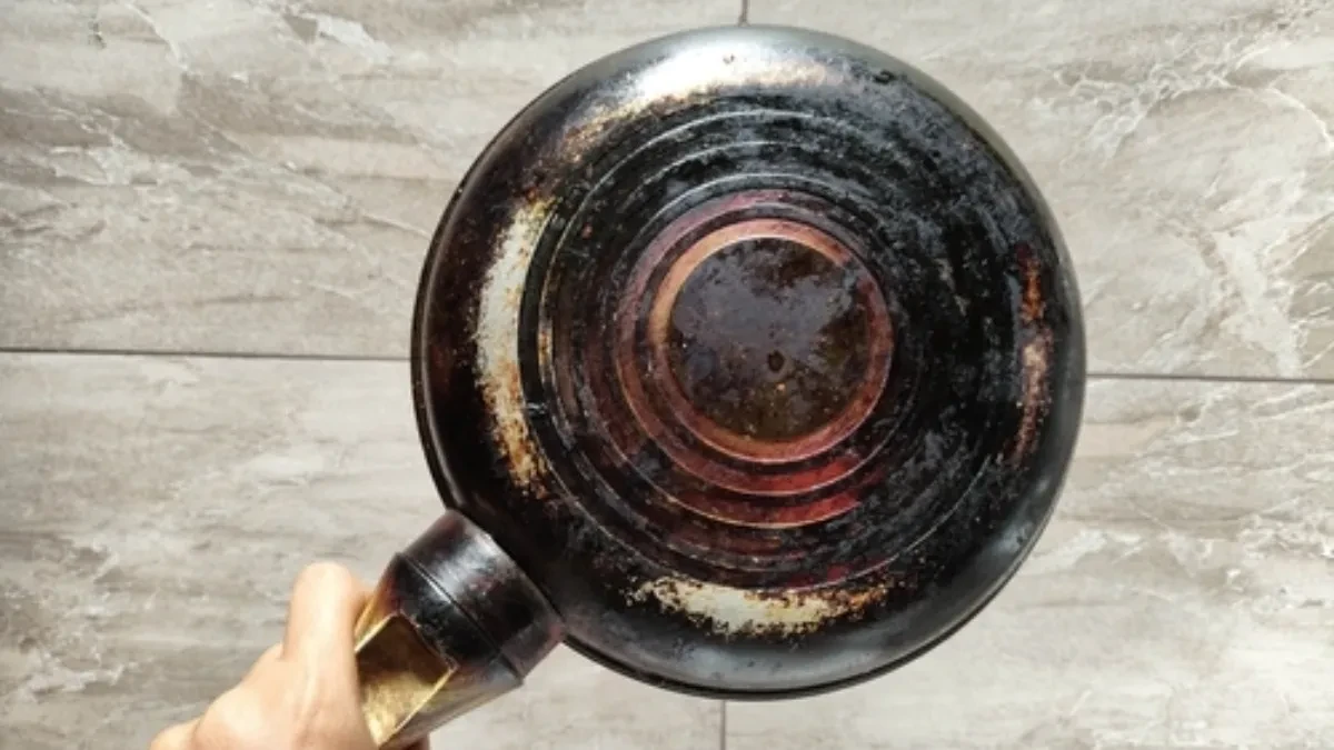 Без мачно триење на изгорена тава