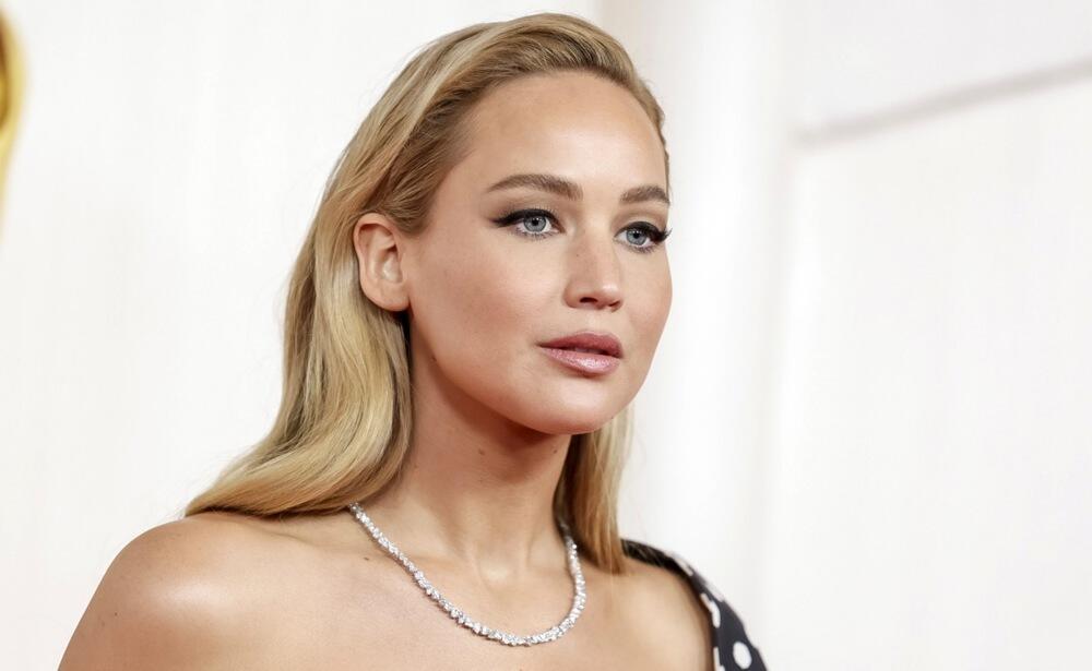 Како да се истакне погледот и да се „отвори“ окото е често прашање за оние чии очни капаци се едвај видливи или воопшто не се видливи