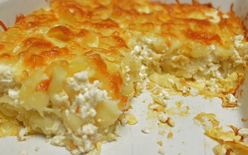 МАКАРОНИ СО СИРЕЊЕ ВО РЕНА