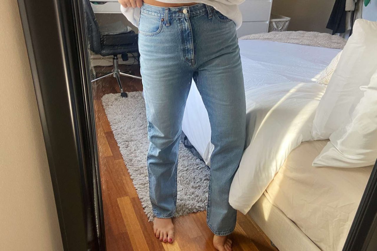 rsp-jeans-test-madewell-90s-straight-sophia-devito-14_crop-be1d5a65e6c54b2e8847950690794638