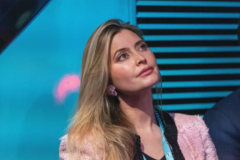 Холи Валенс (42)