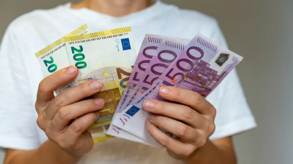 novac-shutterstock_2224313309 novac-shutterstock_2224313309